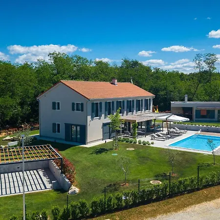 Holiday home Povetica