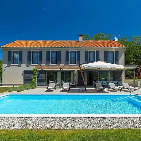 Holiday home Povetica